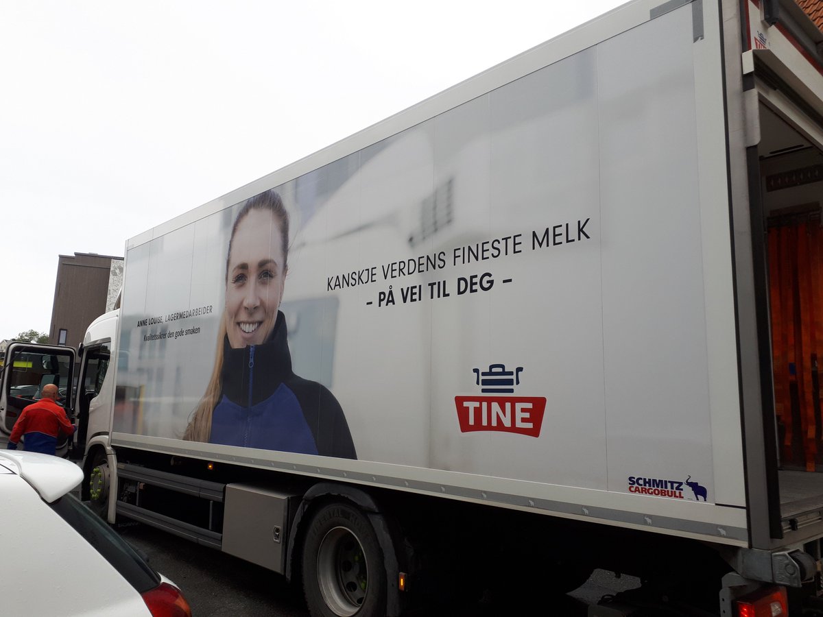 sorze4's tweet photo. Nå er det ikke bare "Kanskje verdens fineste melk" og Norges mest populære #iskaffe som reiser med @TINE_SA sine biler. Vi er glad for å ha distribusjonsavtale med TINE og sender Brasils beste grønne kaffebønner med #kukraft der det er mulig. Første sending går til Isfjorden. https://t.co/O7xhosWgHS