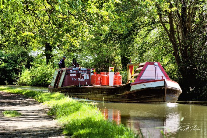 BirminghamWeAre's tweet image. Kev #peoplewithpassion shares his love of canals &amp;amp; boats with this lovely image of fuel boat Auriga near #Hopwas on the #Birmingham &amp;amp; #Fazeley #Canal - Courtesy @kevmaslin
