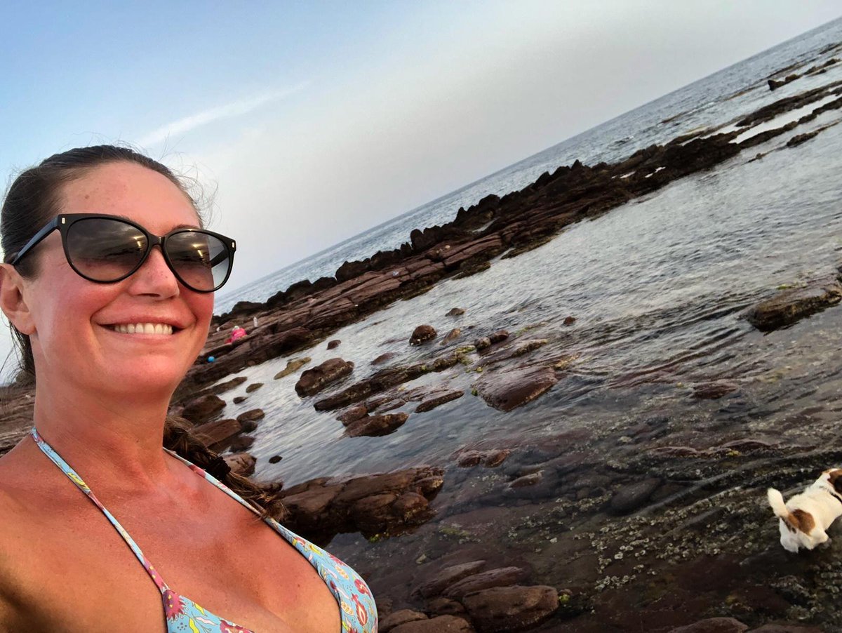 Giornata Internazionale Del #Mediterraneo!
Spesso ci ricordiamo di te soltanto d'estate quando veniamo a rinfrescarci sulle tue rive. 
Se sei così bello oggi chissà come lo sei stato cento anni anni fa, prima che iniziassimo a inquinarti.
Buon compleanno mare nostro!