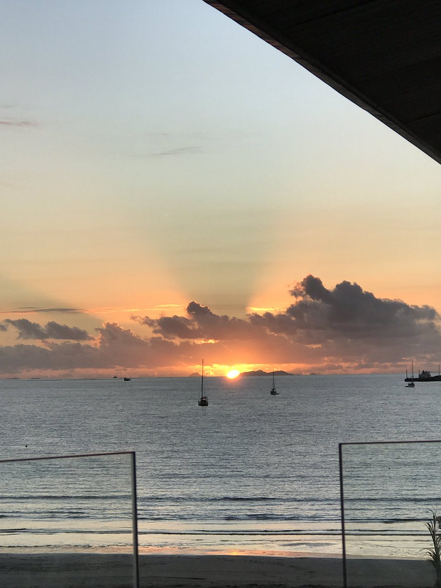TracieAlmond's tweet photo. Made it. Even have our luggage. Almost over this morning’s #jetstarfail induced stress. https://t.co/2BEYn7yzBV
