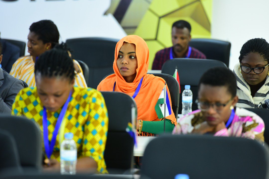 AIMS__Network's tweet photo. Day 2 of the #FutureScienceAfrica conference happening at AIMS Rwanda has kicked off with Kavlian Moodley speaking on “Dark energy with HIRAX 21cm intensity mapping”. 

This conference brings together top researchers around the world and young #African students/ researchers. https://t.co/eFkAjqYj0q