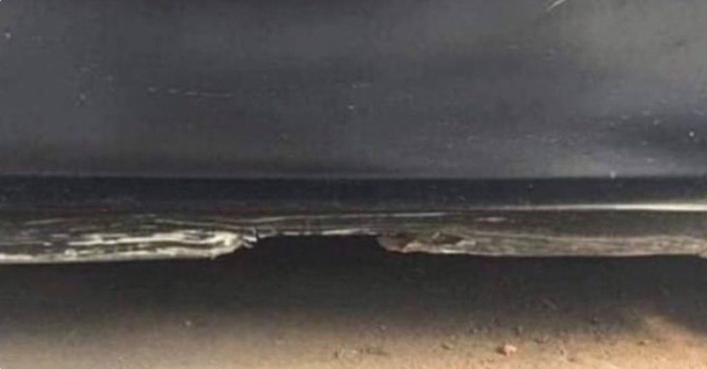 patrickpatchbyr's tweet image. This is Laurel and Yanny all over again...

What do you see when you look at it?

Some online are convinced that it looks like a beach at night...

Or is it in fact a battered car door in need of repair... 

#LaurelandYanny #CarDoororBeach