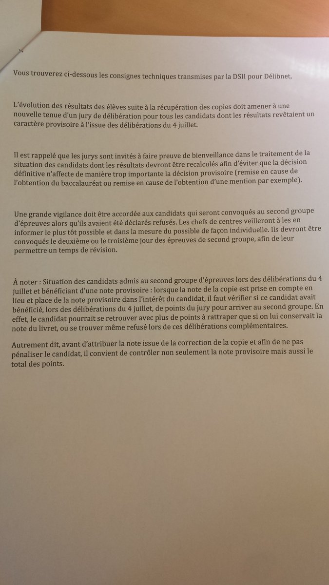 ServanneMarzin's tweet photo. #baccalaureat2019. Réunion préalable avant la 2e deliberation.Lecture de consignes sans en tête ni signature appelées "recommandations". Nous pouvons maintenant "recaler un reçu". "Vous appliquez ce que vous jugez être normal." https://t.co/C2JWsBrnnR