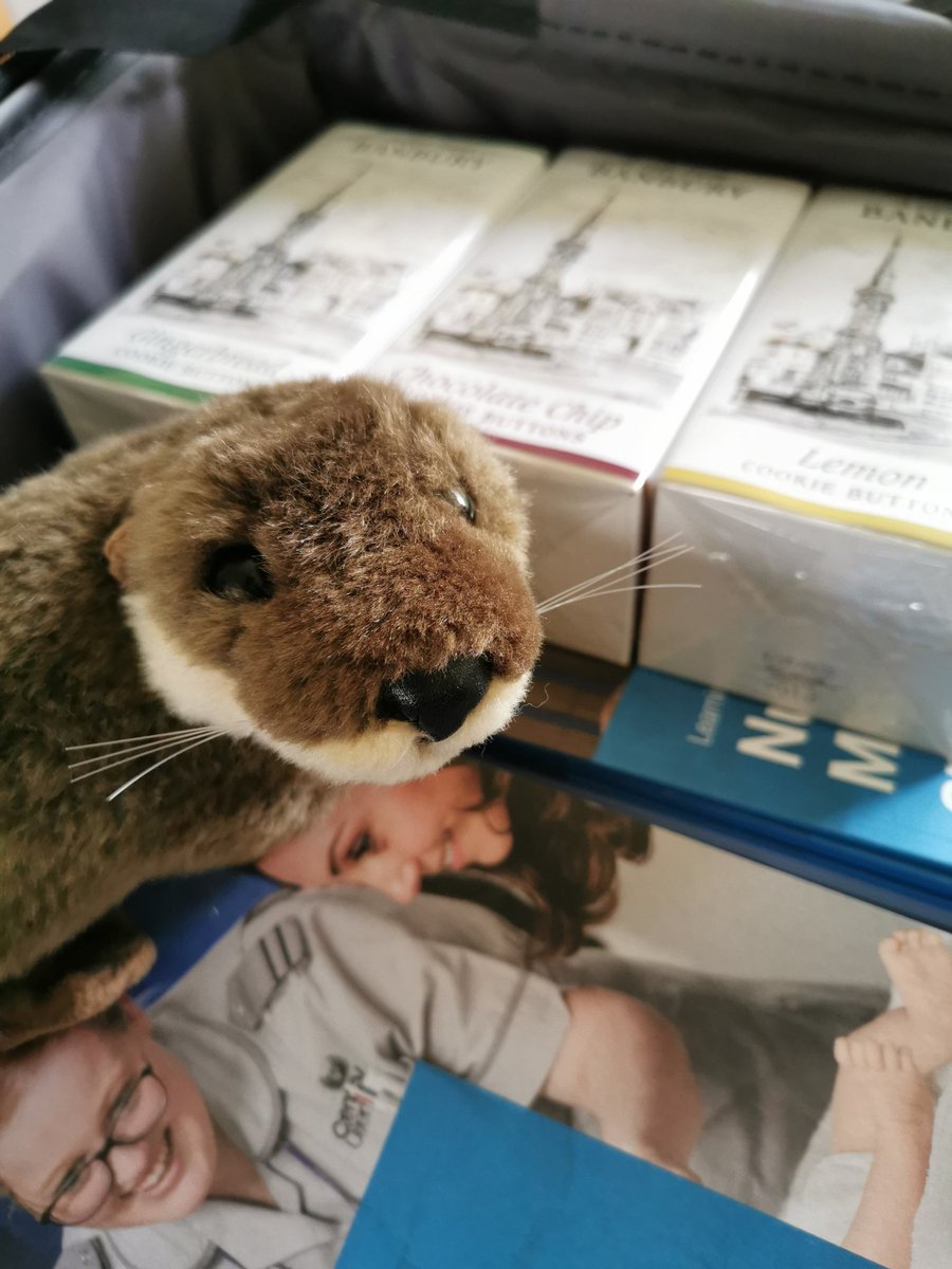 CarolynHay's tweet image. The beginning of an adventure today. #CUOTter, @SallyPCovPhys and I are off to Hong Kong for a spot of @CU_HLS admissions work.