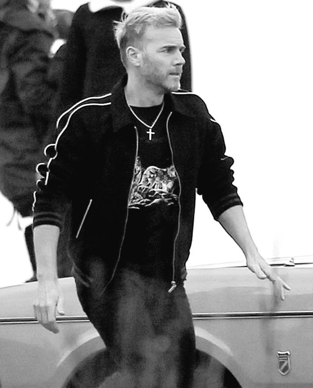 Garyismyhero's tweet photo. Looking for the weekend...anyone? π€ͺ Happy Monday @GaryBarlow, happy Monday all!! https://t.co/DSPjn5JTzP