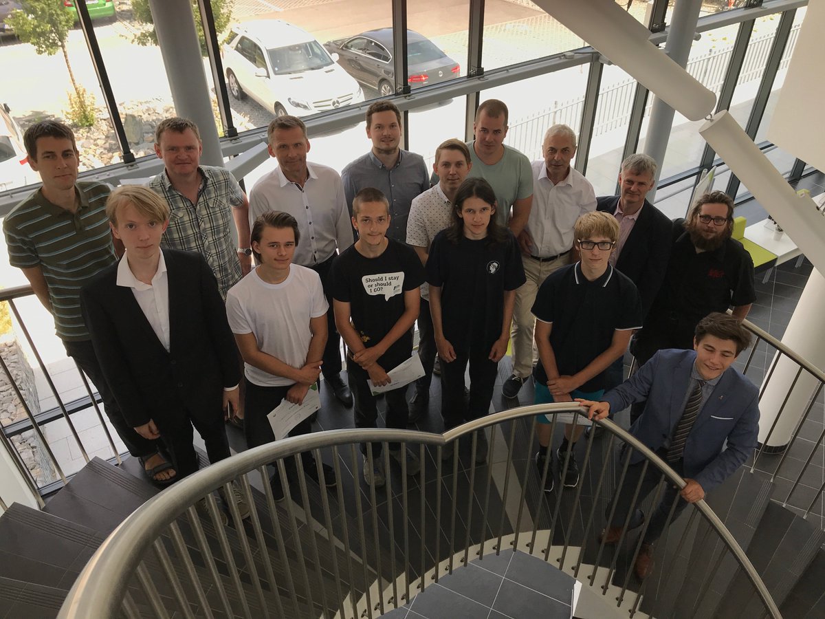 CEITEC_Brno's tweet photo. #CEITECStudentTalent má své první absolventy! Díky programu na @CEITEC_Brno @VUTvBrne si mohou nadaní studenti už na střední škole vyzkoušet prostředí mezinárodního výzkumného centra a stát se na chvíli plnohodnotným členem výzkumné skupiny. Více zde: https://t.co/zeQAEqC7uU https://t.co/dgpgQBhnAW