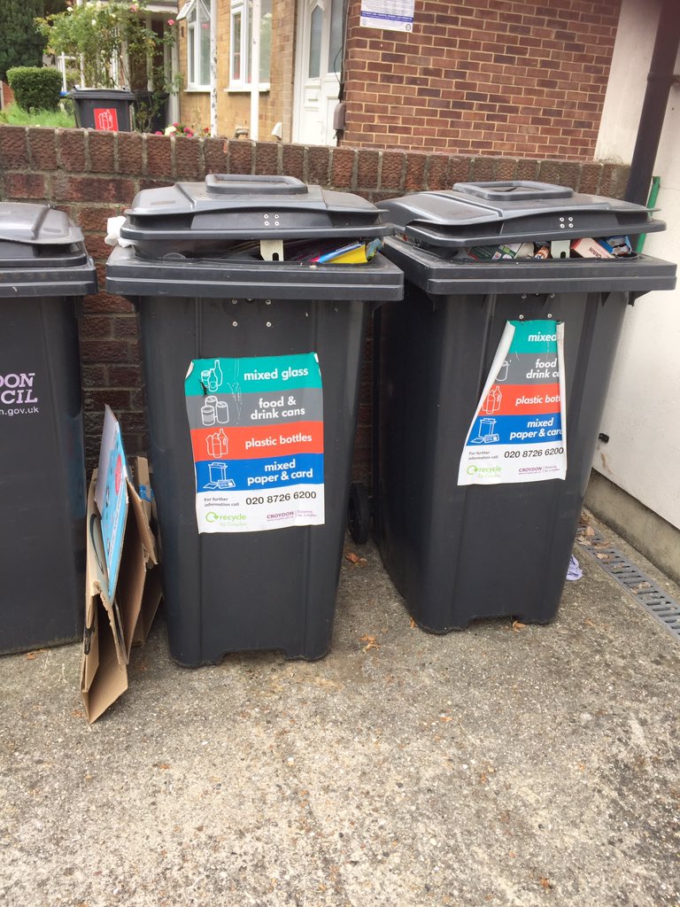 EleanorCooper79's tweet photo. @yourcroydon @ContactCroydon @VeoliaUK @Cllr_Alisa @SherwanCroydon Yet again the recycling bins on St Helens Crescent have been missed. It seems like they only get collected with a nudge from the residents as we are consistently having to chase this up. Can something b done pls? https://t.co/HgiO7I2Gv5