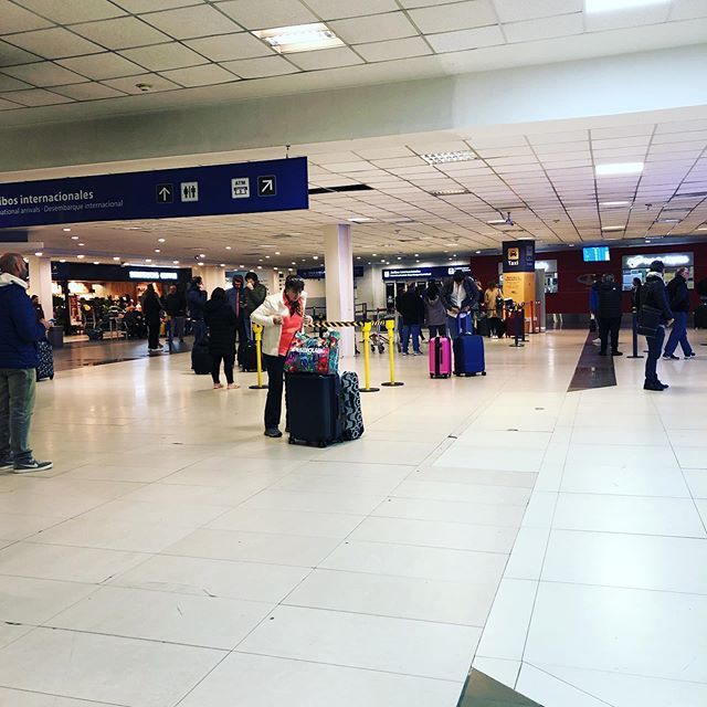 aurevoirBA's tweet photo. Voy quedando “Solo en la madrugada” #EZE #travel #airport #frio #AR1301 https://t.co/mfHWxsaJn4 https://t.co/7sNwdFxW9i
