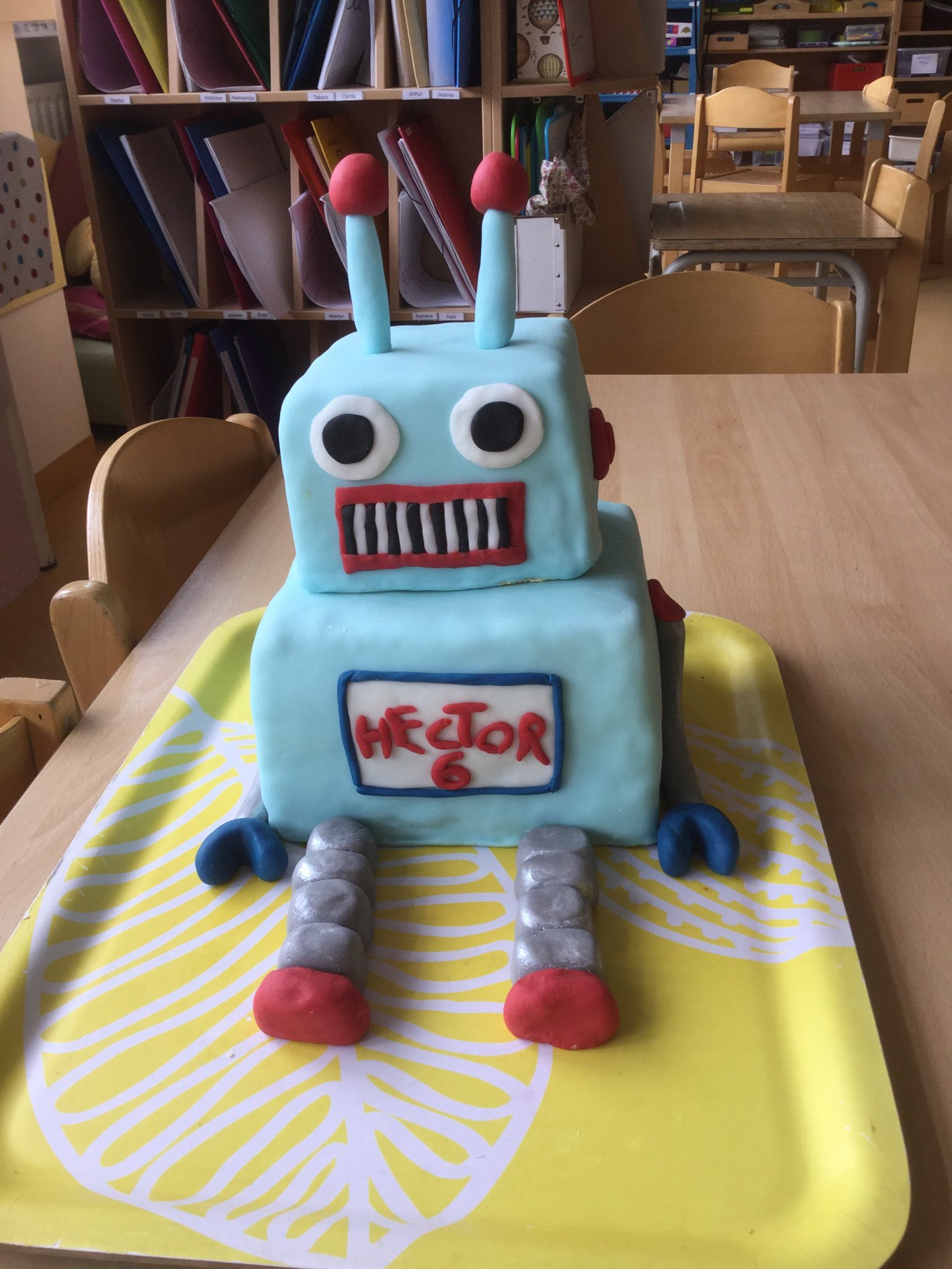Classegsc Un Magnifique Gateau Robot Pour L Anniversaire De Hector Aujourd Hui Classegsc Un Magnifique Gateau Robot Pour L Anniversaire De Hector Aujourd Hui
