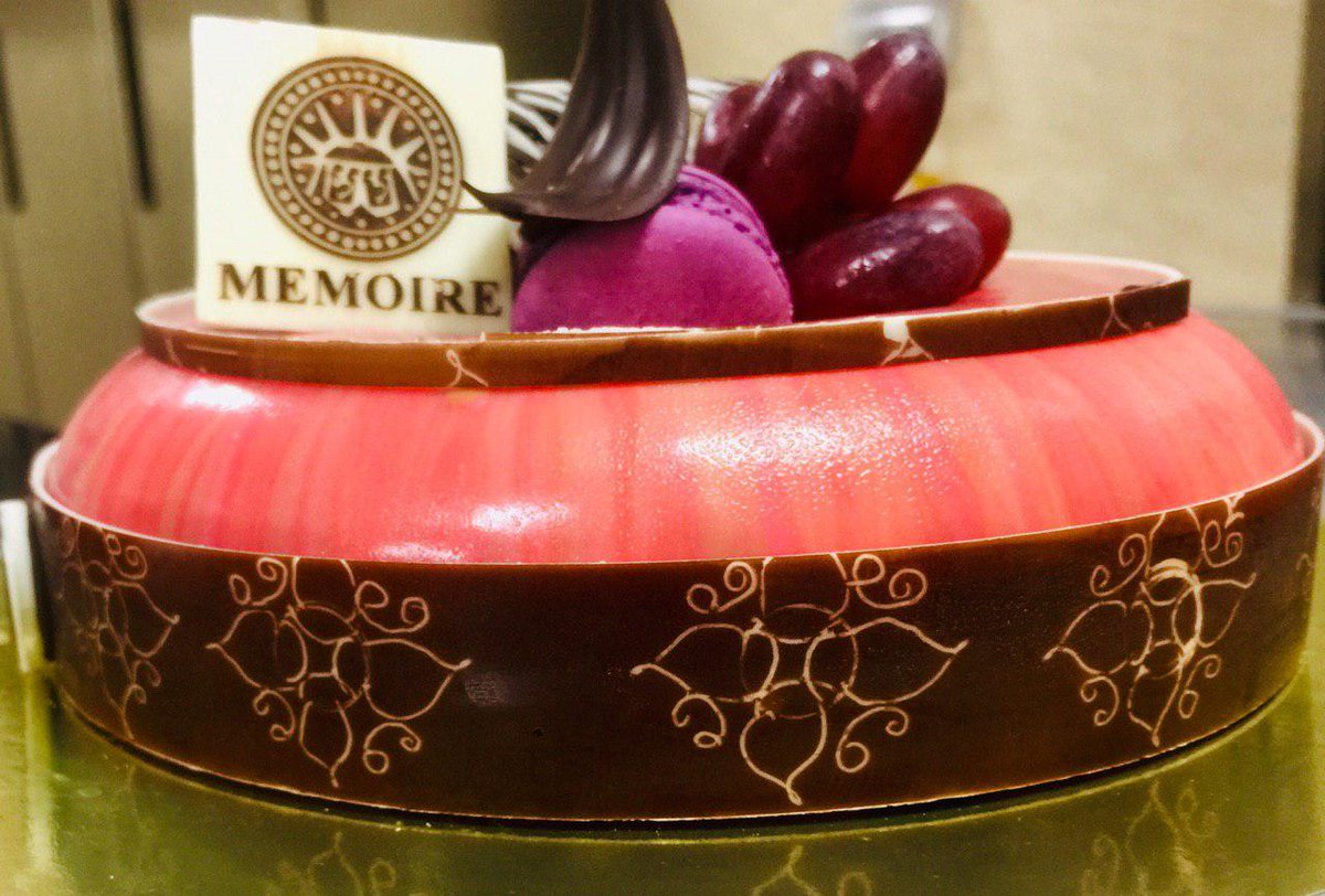 MemoireBakery's tweet photo. We know you are impressed with these beautiful cakes and really need it for a birthday celebration for the upcoming event.

👉Remark: Daily 🎁50% OFF from 6pm until 10pm on all cake!

Give us a call: 
(855) 69 201 888 / 69 261 888
E-mail: fbc@memoirepalace.com https://t.co/qsh6NkuLnR