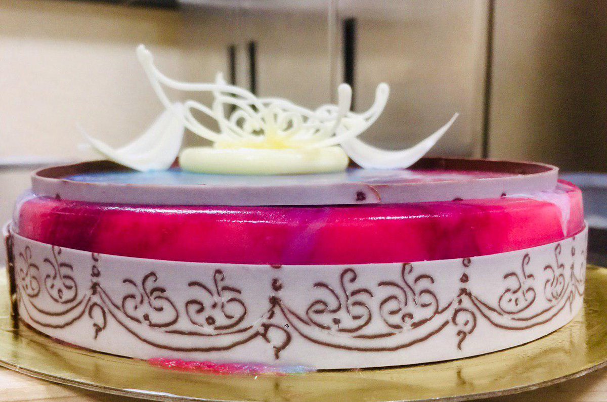 MemoireBakery's tweet photo. We know you are impressed with these beautiful cakes and really need it for a birthday celebration for the upcoming event.

👉Remark: Daily 🎁50% OFF from 6pm until 10pm on all cake!

Give us a call: 
(855) 69 201 888 / 69 261 888
E-mail: fbc@memoirepalace.com https://t.co/qsh6NkuLnR