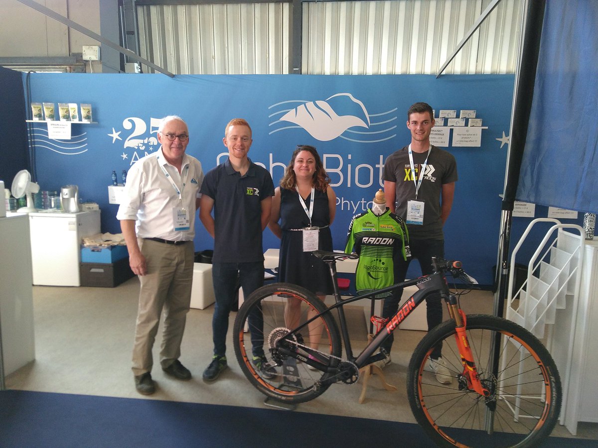 algosource's tweet photo. Les sportifs de l'équipe #teamradonbike44 sont sur le stand #alphabiotech pour parler de l'utilisation de notre Spirulysat® et Magnésium Marin Hyposodé dans le cadre des compétitions sportives ! @algosource @LaMerXXL @Exponantes https://t.co/NE5iG6WIzy