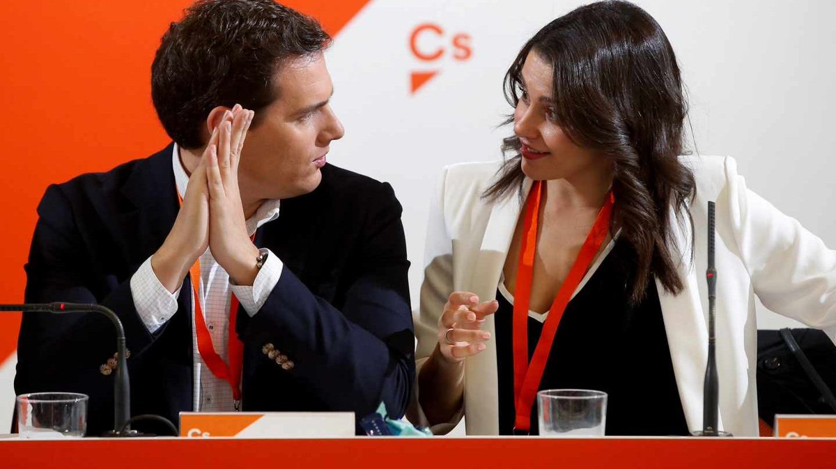 Aquel_Coche's tweet photo. - MAÑANA HAY UNA CONVENCIÓN DE FANS DE STAR WARS, HE PENSADO QUE PODEMOS IR VESTIDOS DE STAR TREK Y MONT...
- Inés, tienes que parar. https://t.co/a9JPmHuCx6