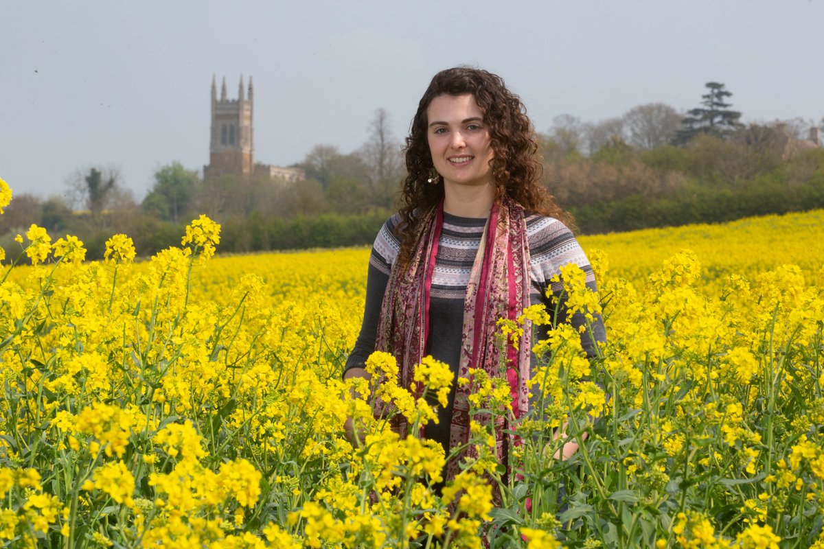 omniauk's tweet photo. University of East Anglia PhD student Sarah Barnsley explains her research in the #HelixProject, looking at how we can increase pollinator resources across UK farms and the importance of accurate flower species mapping: https://t.co/sPKuuINnx1 https://t.co/9jrJMNZs5s