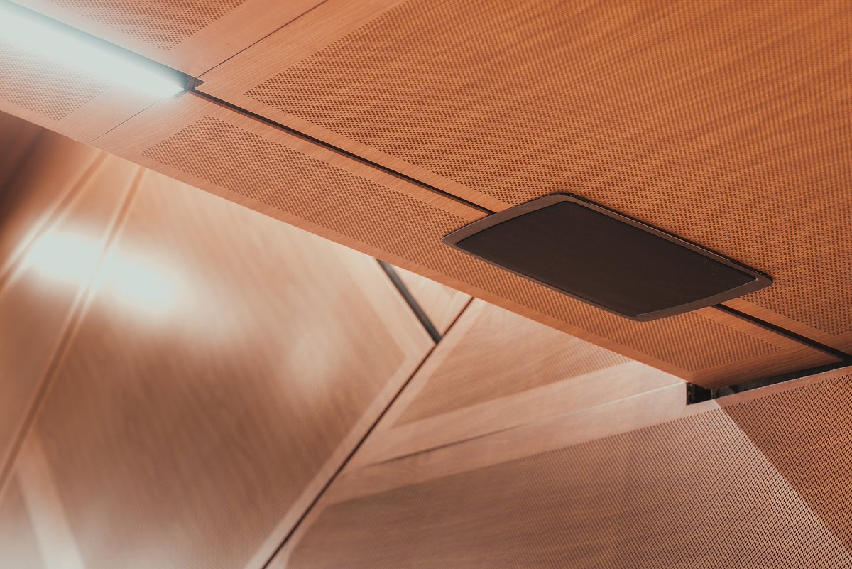 AIW25 Active In-Wall Speaker fra <a href="/Genelec/">genelec</a> installert i Concordia University 🔉