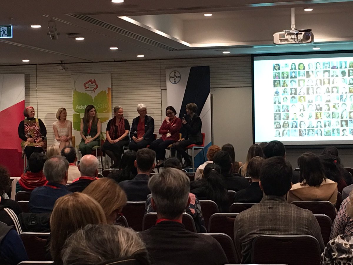 sonjzzz's tweet image. Panel discussion at the #2019ASP kicking off with extraordinary women parasitologists