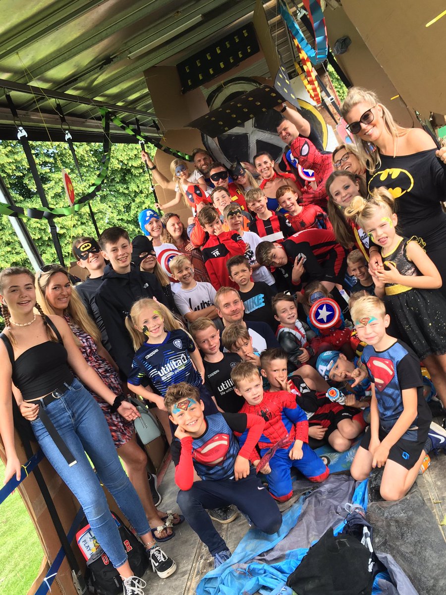 Tickhill_JFC's tweet image. Superb effort by everyone involved in our gala day entry this year. You can’t buy team spirit like this 💪 

Winner of the artwork award again!
Well done to everyone involved with the floats &amp;amp; BBQ. A true community effort which helps develop the kids ‘social corner’👍⚽️

#teamTJs