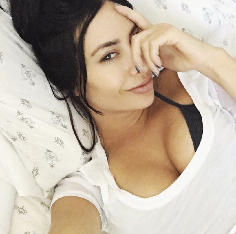 Find someone who looks at you the way that <a href="/SultrySuperior/">𝓐𝓷𝓰𝓮𝓵𝓲𝓷𝓪 𝓜𝓸𝓻𝓮𝓽𝓽𝓲</a> looks at me. 😍