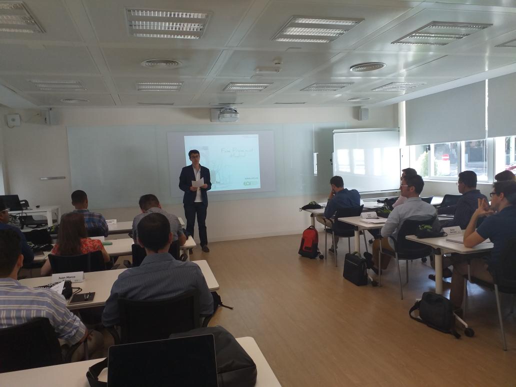 marisolalcala's tweet image. Miguel Ángel Sicilia da la Bienvenida a la Fase Presencial a los alumnos del Grupo 2 del Master en Business Intelligence y Big Data  @eoi #mbigdata