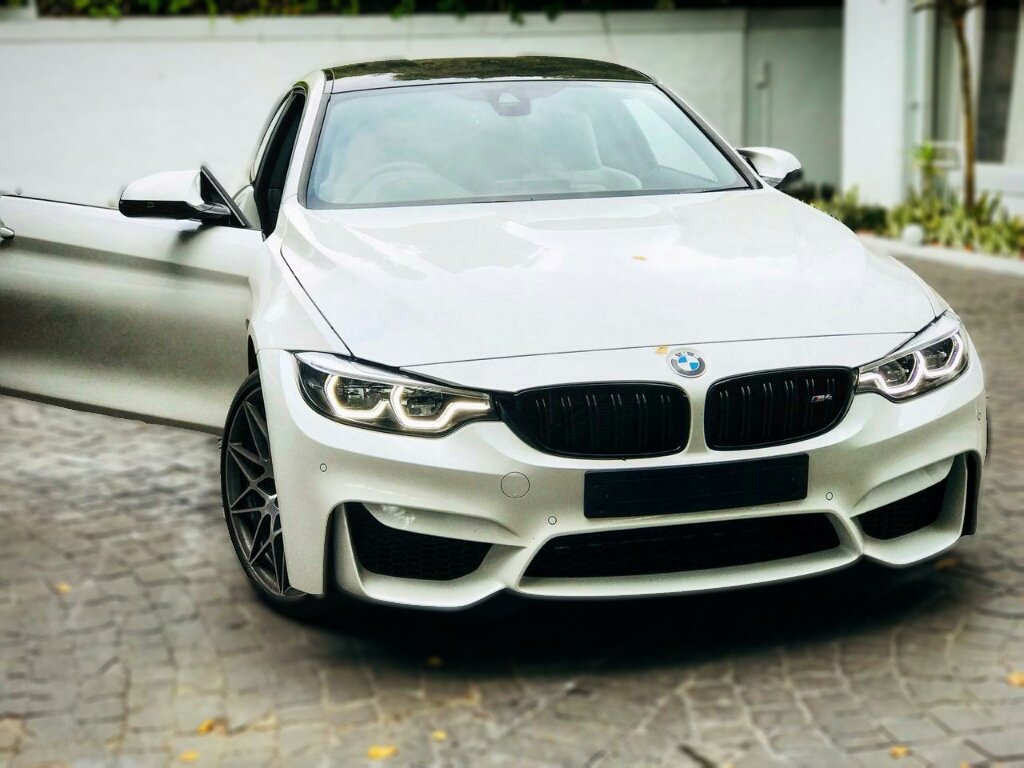 godsxn's tweet photo. One last one for #MpoweredMonday
The BMW M4 Competition Pack Coupé or The BMW M4 Competition Pack Conviertible? https://t.co/pRw9We1PSM