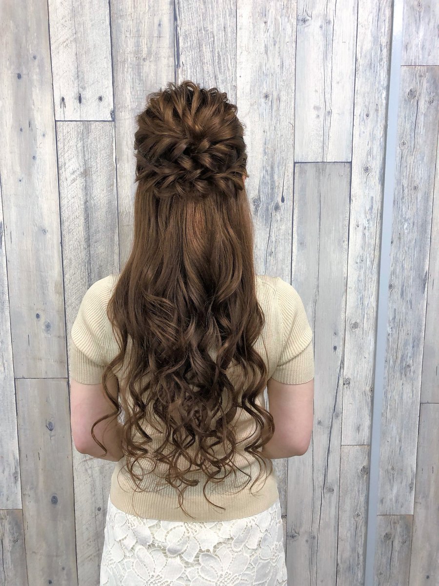 Kaoru Sugiyama Beauty Salon Nagomiさんでハーフアップのヘアセットをしてきました こう言う瞬間は頑張って髪を伸ばしてよかったと思えます 00円以下でこんなオシャレにヘアセット出来るなんてありがたい T Co Yaox6nijnb
