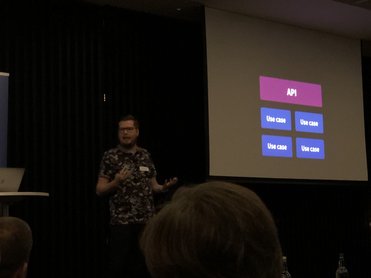 Rickard's tweet image. Great opening keynote by @johnsundell for #HackingWithSwiftLive conference on #Swift #Generics.  (With possibly the best slide animations of all time in a tech conference)