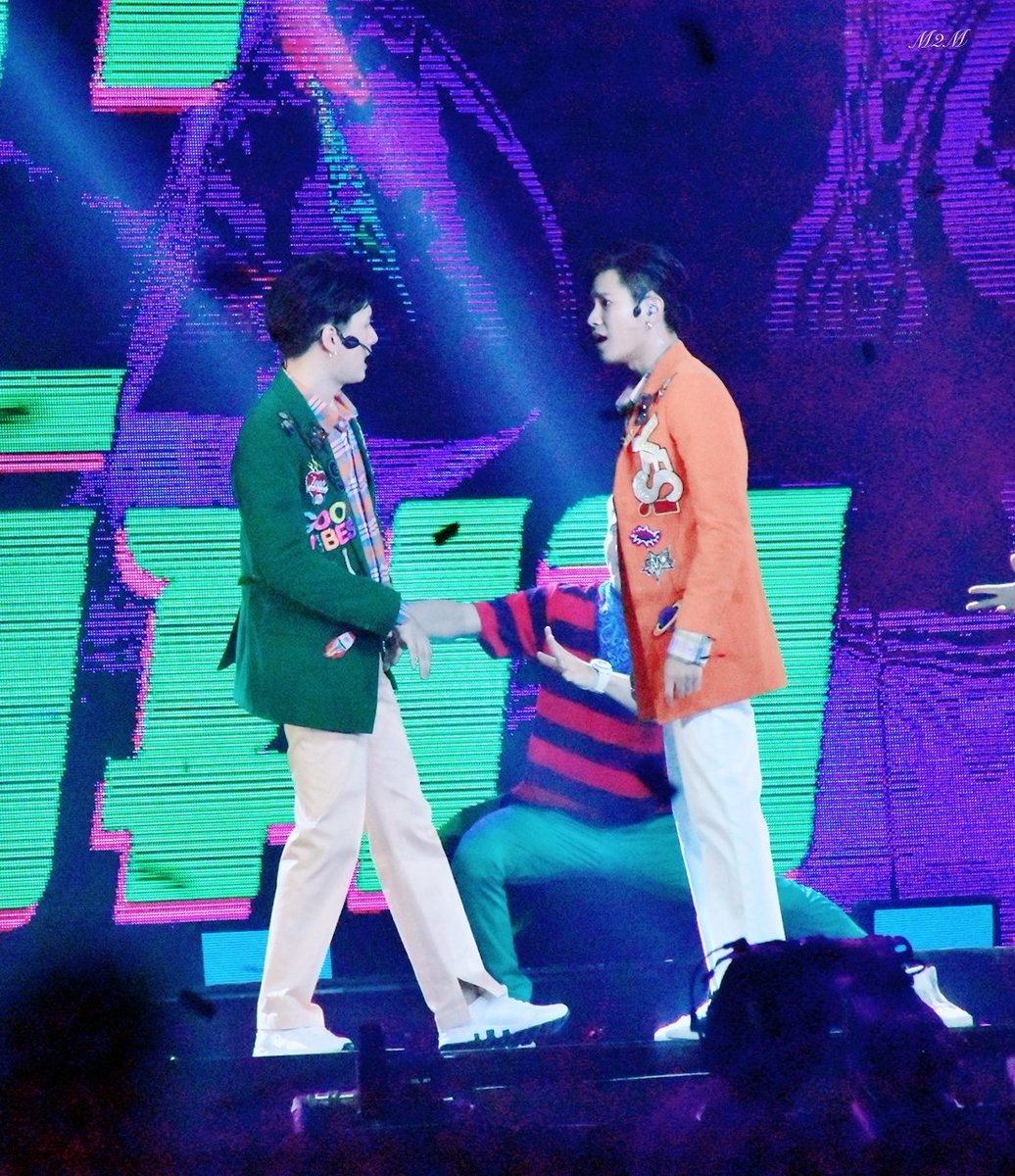 mmi_9489's tweet photo. ทุกชุดทุกโชว์ มันสื่อออกมาให้เราเห็นว่าคุณสองคนรักกันมากแค่ไหน อยากบอกว่าเราก้อรักคุณสองคนมากเช่นกัน
#KristPerawat
#SingtoPracaya
#PerayaPartyDay1
#PerayaParty https://t.co/vL0MvwYBSa