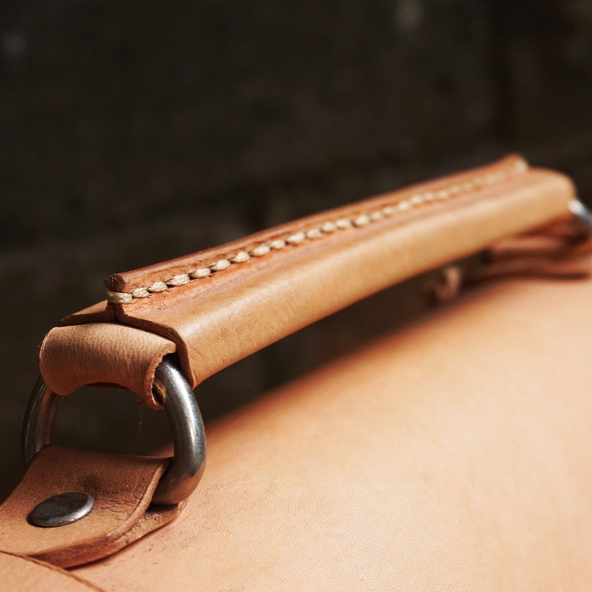 darmunleather's tweet photo. Bright, salah satu produk Kami yang dibuat dari bahan kulit nabati dengan kualitas terbaik, menjadikan tas kerja ini terlihat menarik dan pastinya tahan lama
Harga Rp. 700.000 dan garansi jahit seumur hidup
Info lebih lanjut, cek bio Kami ya
 #taskulit #tas #leather #leatherbag https://t.co/qTjvN1aK90