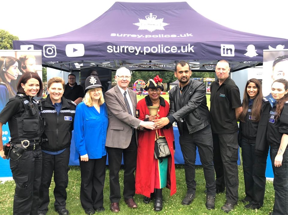 CR3Events's tweet photo. What an amazing day for our annual CR3 community event! We had Sky Bird Of Prey Display Team, Caterham Community Choir with live music, food, drinks and kids activities, dog shows and even a visit from @SurreyPolice https://t.co/reMQWpRJZ0