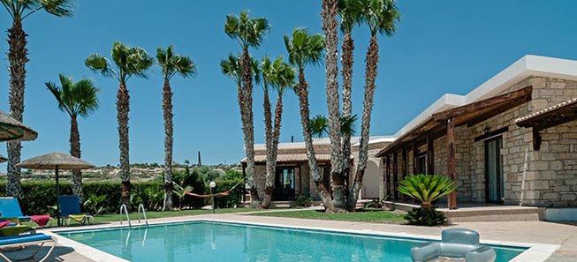 villaselect's tweet photo. Villa Laguna - Paphos, #Cyprus 
Sleeps 6, 3 bedrooms, 3 bathrooms
10th - 17th July 2019
Villa price is just £838

An ideal #family villa, perfect for #relaxing and just a couple of minutes drive from the #beaches and resort centre. 

>https://t.co/VHQdGbkEbc https://t.co/bH2jYk2KAz