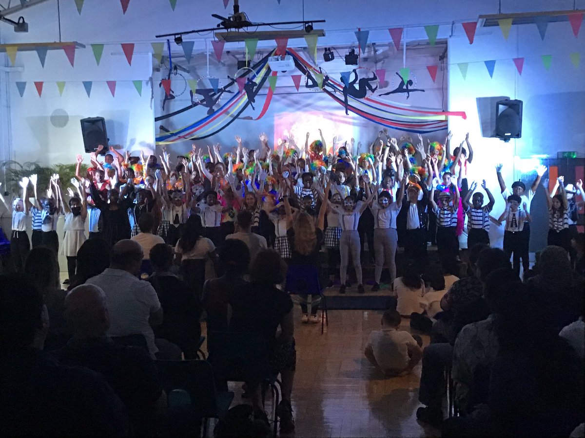 MrJHunt1's tweet photo. WOW!!! Year 6 @woodberrydownN4 are phenomenal! So proud of them all! #cometothecircus #circustime #Year6show #proudteacher #Thisisme https://t.co/ZvbMUqWXtq