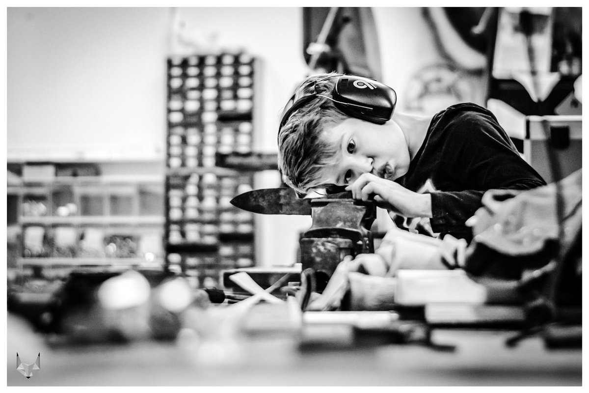 WALHALLAb_NL's tweet photo. Stel je'ns voor dat wij níet met onze VRbrillen& AI-projecten naar @SETTGent gaan, maar met projecten als #SchoolSparen, #Zutopia, #WINDeye2 enz.. zouden onze Vlaamse Vrienden ons dan van die ambetante praktische 'Ollanders' vinden of juist...fucking cool?
Low #tech max ffct! https://t.co/ZqbcpI20oq