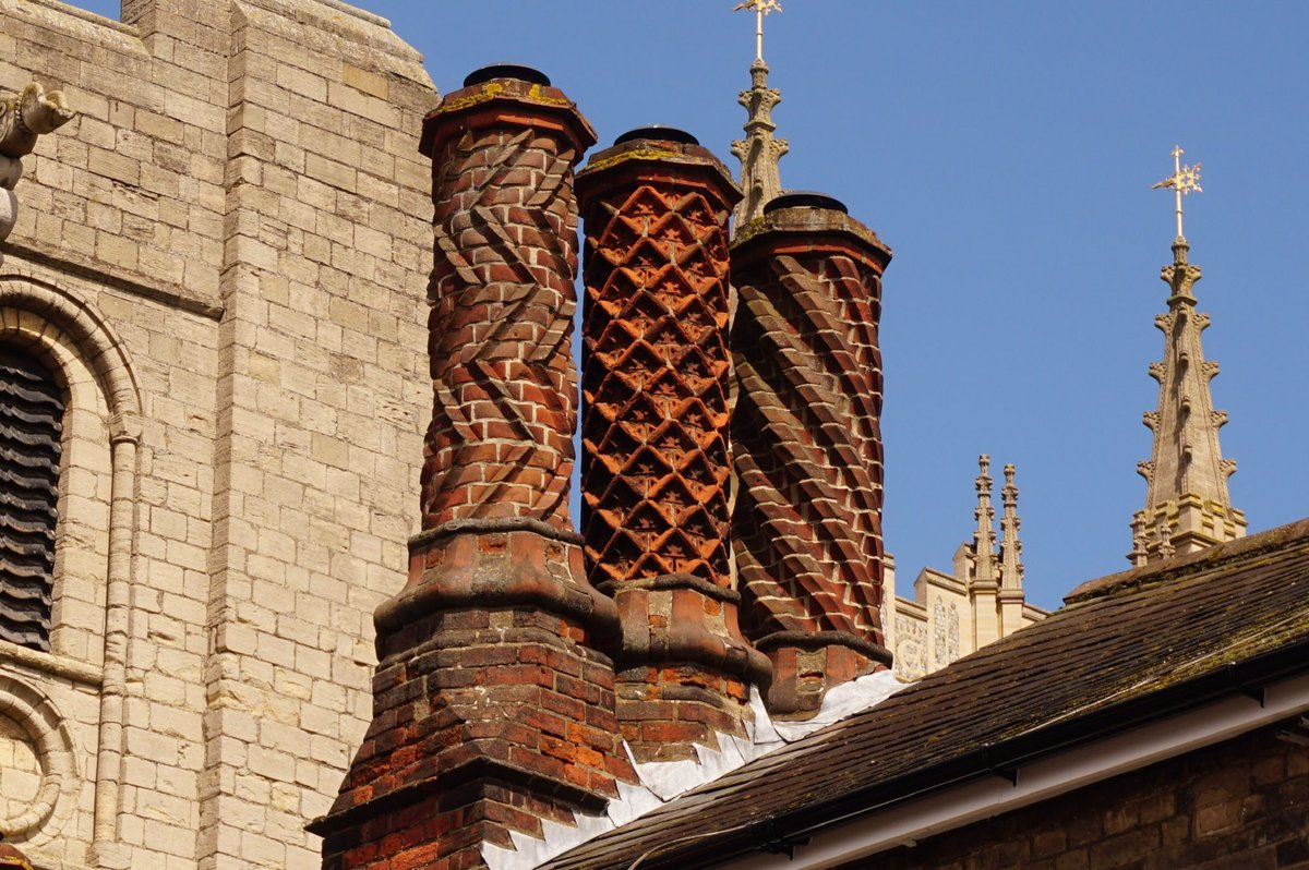 I just love the detail on these stacks 🙂

#buildings #property #architecture #chimney #chimneystacks #historictowns #burystedmonds #brickwork