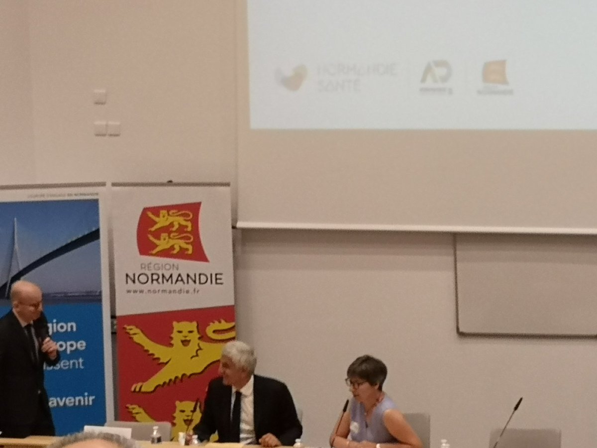 Annonce des lauréats de l'AAP régionale e-santé par <a href="/Herve_Morin/">Hervé Morin</a>. Félicitations aux lauréats caennais @CHU_Caen (digitalisation de l'accueil patient, e-santé pour les services d'urgence), et <a href="/Universite_Caen/">Université de Caen Normandie</a> avec le projet #Presage portant sur la détection précoce d'Alzeihmer.