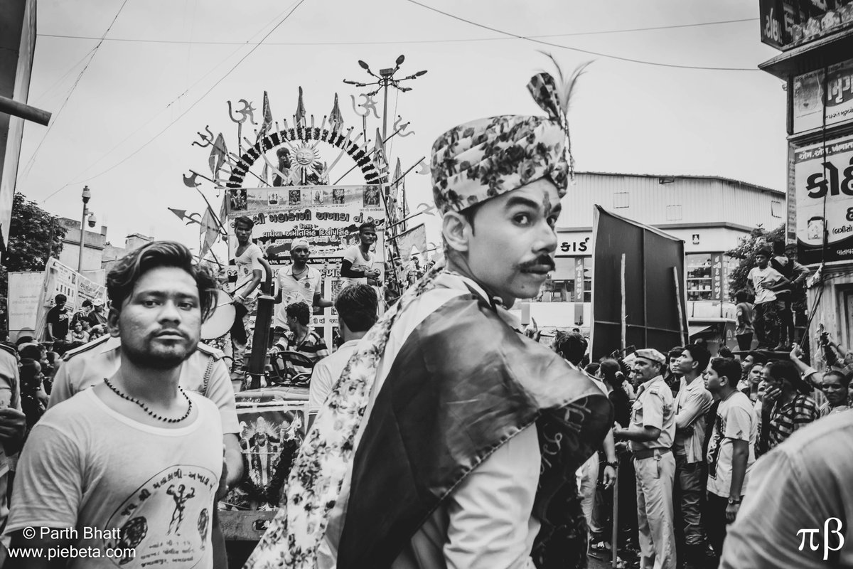 piebetaparth's tweet photo. When you are behind stranger on streets of India (Rathyatra) 
#RathYatra2019 #ahmedabad #piebetaphotography #parthbhatt #IncredibleIndia #streetsofIndia #streetphotography #ourstreet https://t.co/QqOKHHe9H1