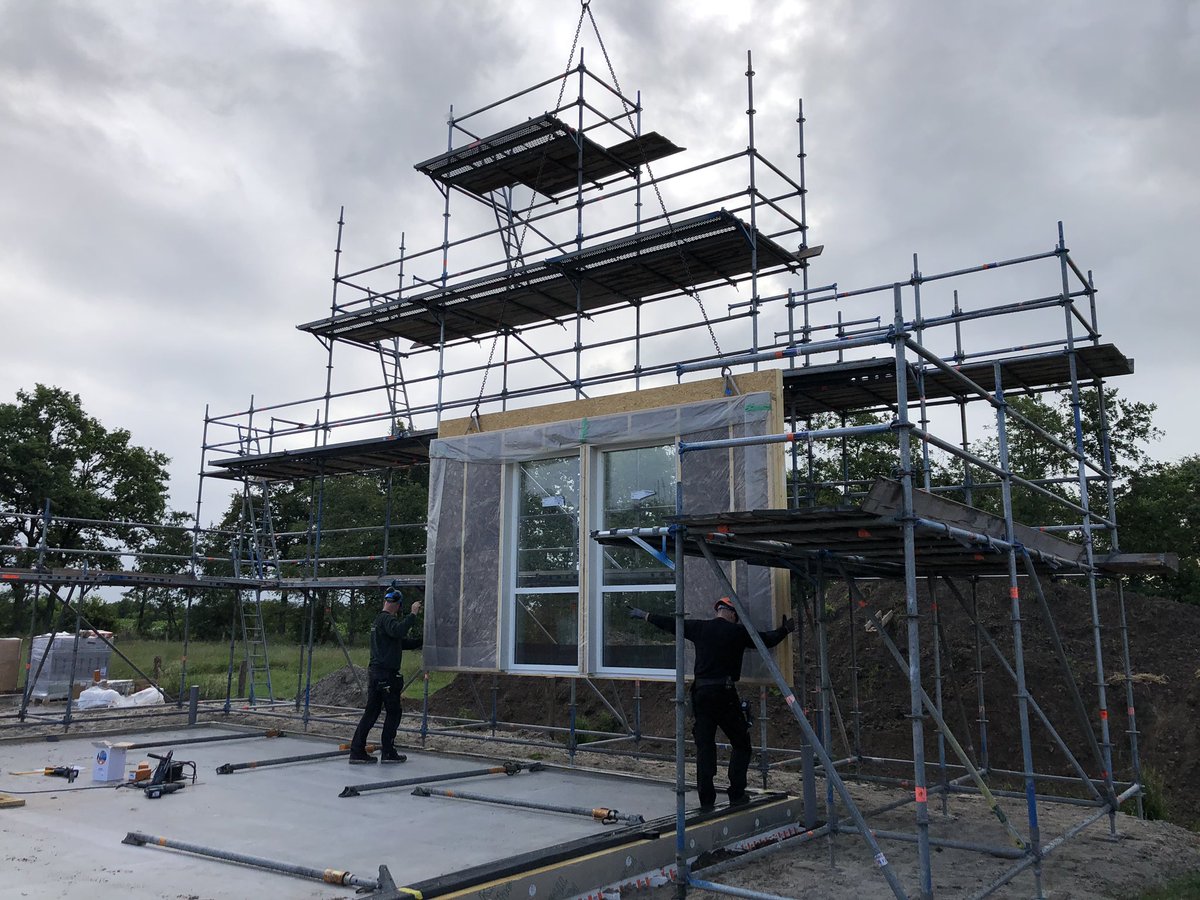 Vandaag begonnen met het opbouwen van een woning in Opeinde #depeindermieden