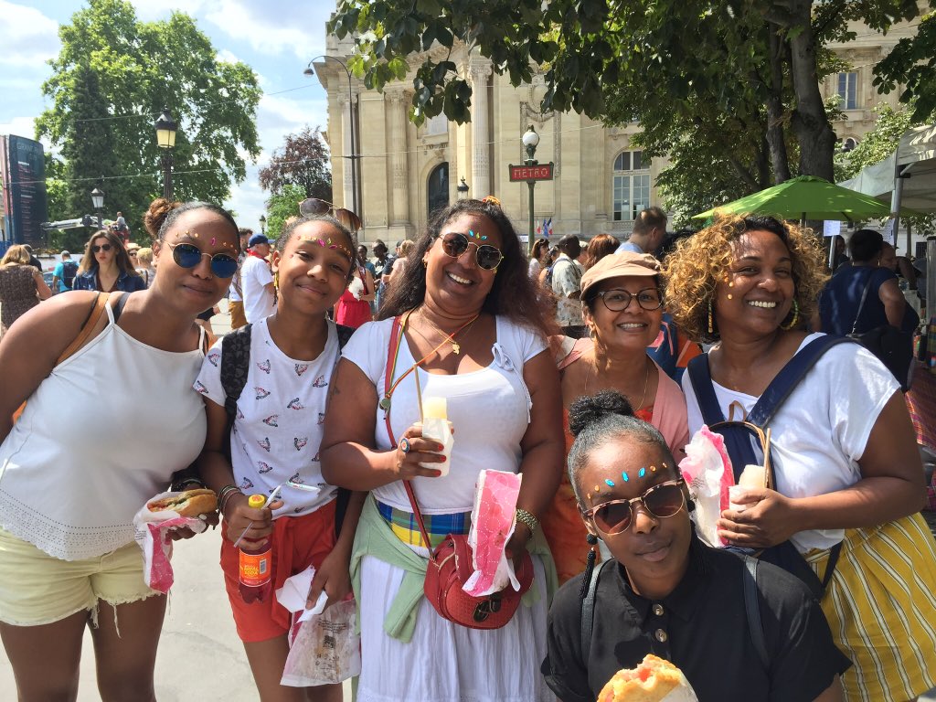 krugernaroyanin's tweet image. Super moment 🥰 Nous ne faisions pas parti du jury ni des carnavaliers mais du public venus de Rouen .. 972 représente en famille .