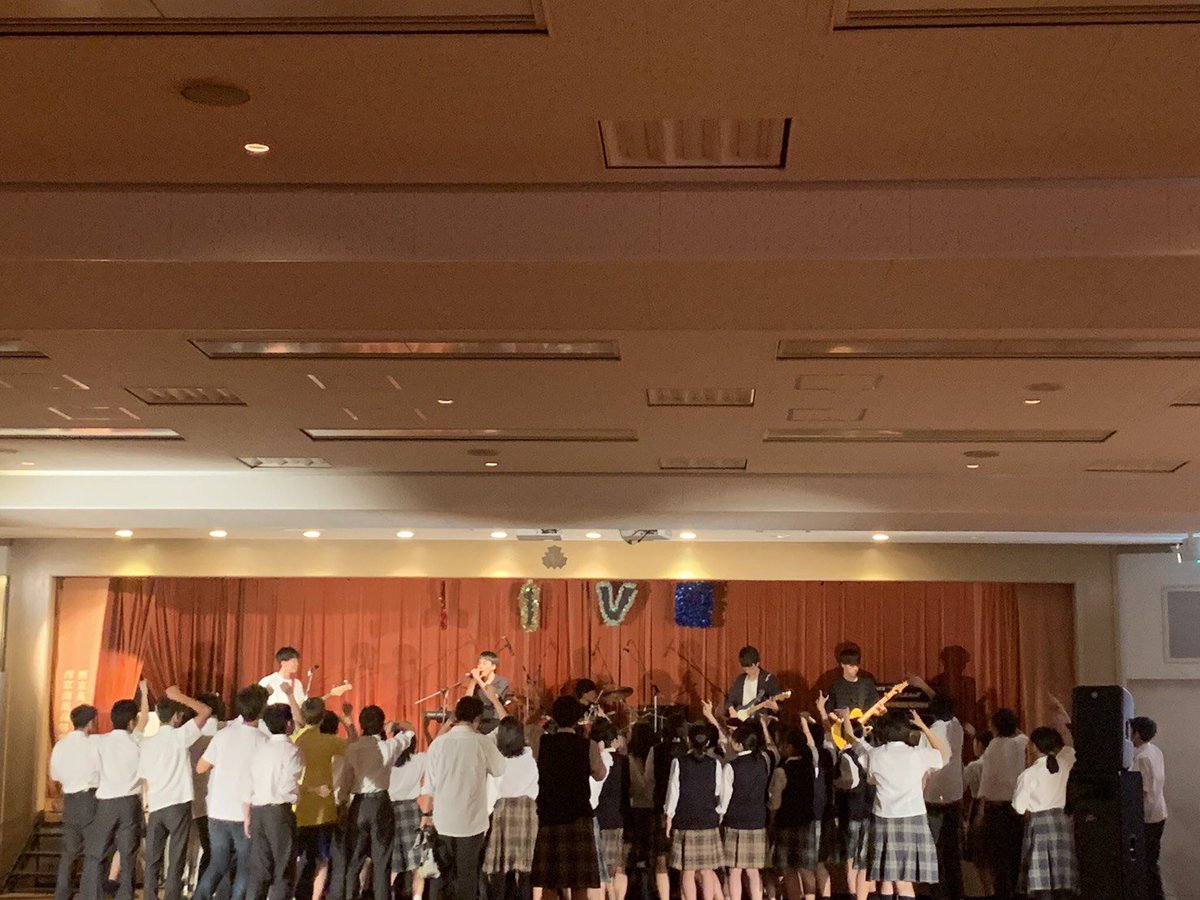 七夕ライブありがとうございました！
思ってたよりも何倍も盛り上がって驚いております笑
盛り上げてくださり本当にありがとうございました！！！
次は文化祭ですもっとたくさんの人に来てもらえるように頑張りたいと思います！