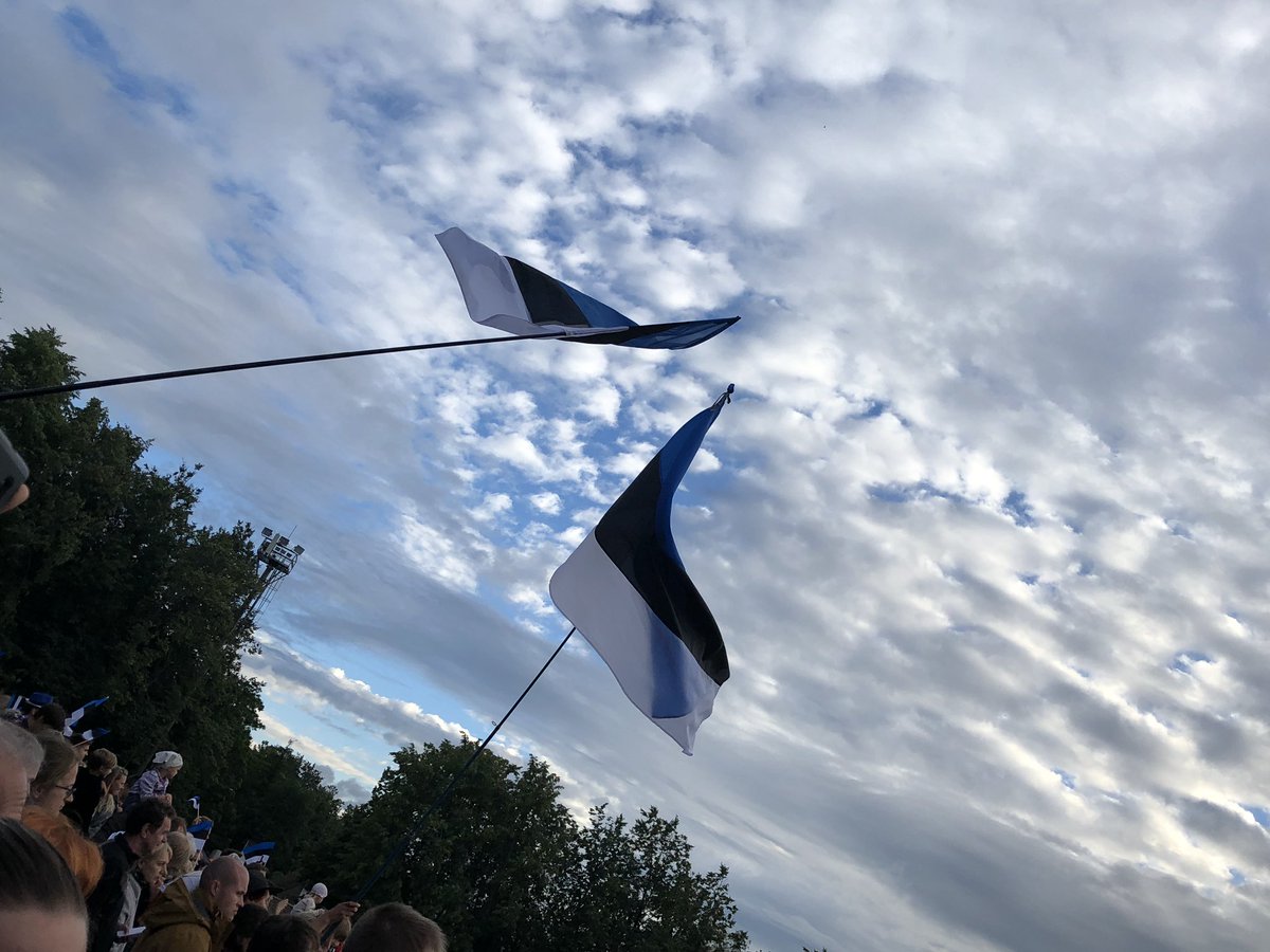 gerrufrommars's tweet photo. 🇪🇪🇪🇪🥳🎶 #Laulupidu2019 #laulupidu #MinuArm https://t.co/wsIZUAvYJW
