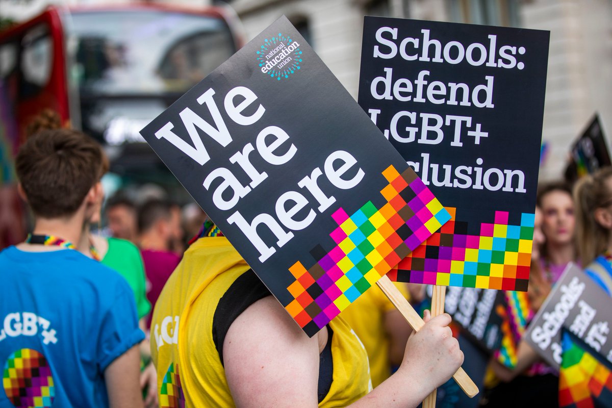 NEUnion's tweet photo. #PrideinLondon2019 #NEUpride #LGBTEducators https://t.co/q5vz2Ar0Jd