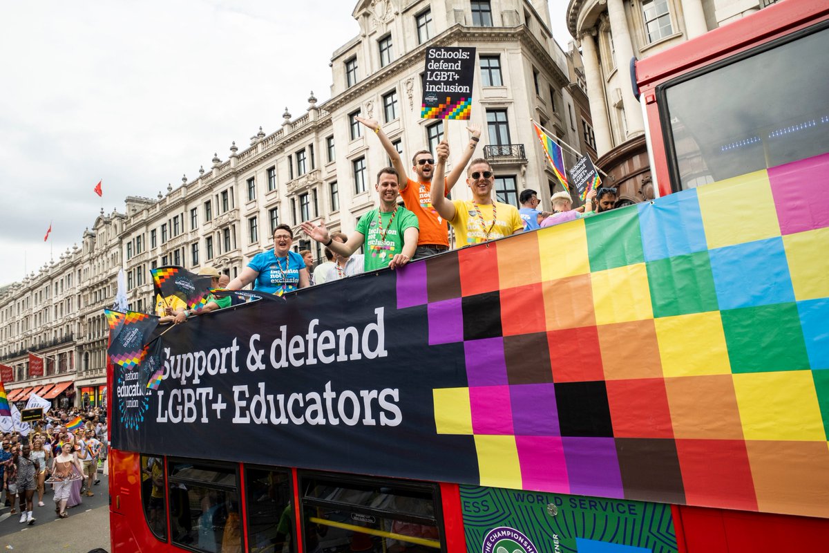 NEUnion's tweet photo. #PrideinLondon2019 #NEUpride #LGBTEducators https://t.co/zjYY0Qu3s9
