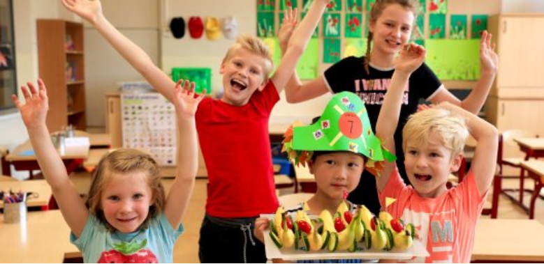 Na de zomervakantie (tussen 2 en 13 sept) kunnen scholen zich weer inschrijven voor de EU-schoolfruitregeling die start in november. Deelnemende scholen ontvangen 20 weken lang 3 porties groente en fruit voor alle leerlingen. Inschrijven kan hier: bit.ly/2LHrXwc