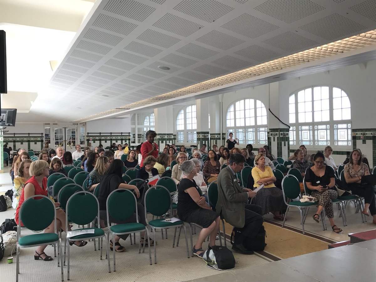 Europa_Nova's tweet photo. Place aux questions/témoignages du public pour conclure ce premier panel « Femmes, précarité et solidarité » de notre journée #EllesFontBougerlEurope #EUMyFuture https://t.co/VE4TdmmVvy