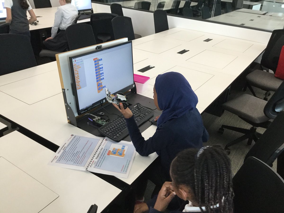ChristchurchP's tweet photo. Drawing shapes with coding #CrumbleBot #coding @UniofNewcastle https://t.co/D8UIwiVcCJ