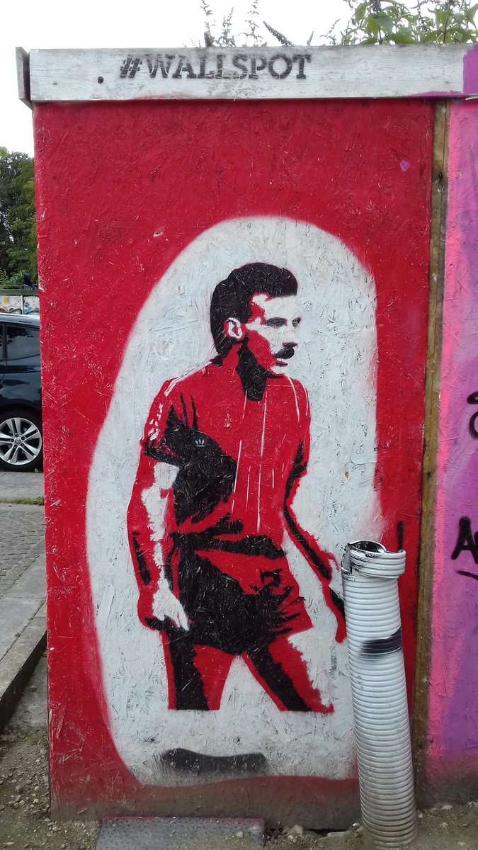 ljmabon's tweet image. Good wee walk up the River Don. Highlights included this tranquil stretch of river by Seaton Park, the community hydro energy project run by @ACEnergy2016, and a mural featuring Aberdeen legend Willie Miller!