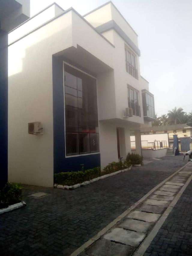 RealtorBot's tweet photo. ** 4 BEDROOM FULLY DETACHED DUPLEX **

Type: House For Sale
Address: 📌 Nil Nil, Nil, Ikoyi, Lagos
Price: ₦250,000,000 outright purchase
Features:   🛏️ 4   🛁 4   🚽 5
Furnished: ❌
Serviced: ✔️
Agent: @HollaNaija_com
Link: https://t.co/hkh7cEbrwC . https://t.co/cBeX71bRsF