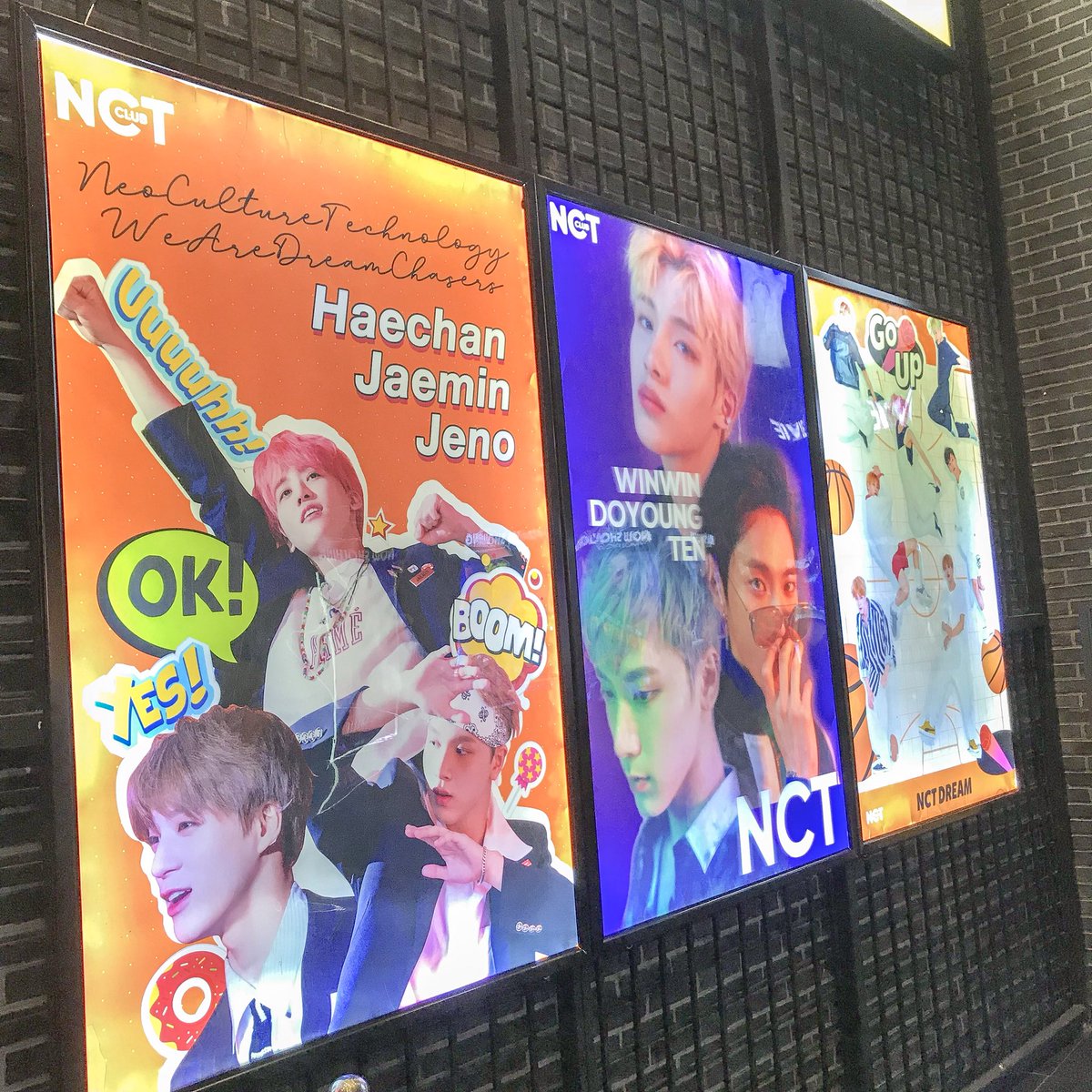 VibrantDream802's tweet photo. All billboards are filled with beautiful pictures of NCT 💚
#3YearsWithNCT127 #NCT_DREAM #NCT127 #NCT127_1st_World_Tour #WayV #NCT #NCTzen https://t.co/Ti3sEQyz6d