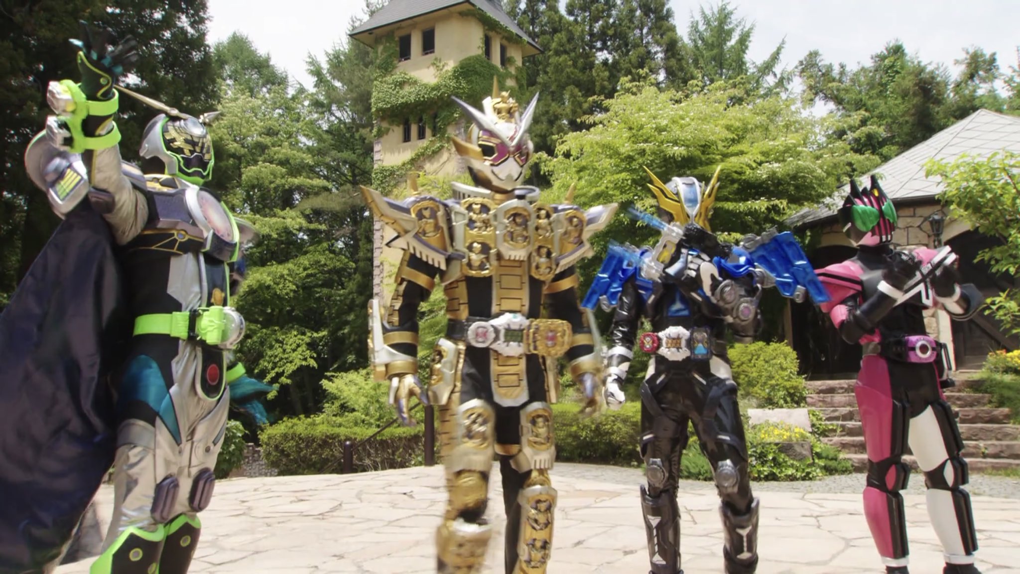 Twitter 上的 ゼロking 4人同時変身ってアツいよな 去年のビルドもめちゃくちゃカッコ良かったからな ジオウもどんな感じで変身するのか楽しみ 仮面ライダージオウ 仮面ライダービルド T Co Htqygww4ls Twitter