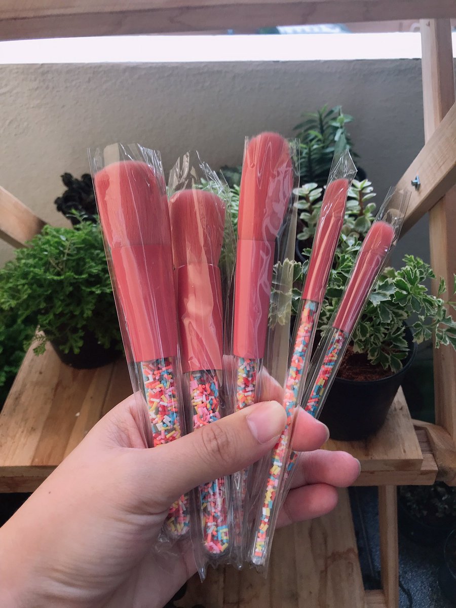 TAWTAW09's tweet image. กิจกรรม อยากแจก ‼️‼️

🍄เซตแปรงและพาเลท 🍄

☘️ รี + ฟอล

ประกาศ 17 ก.ค 62

#แจกฟรีแจกฟรีไม่รีได้ไง  #แจกฟรีไม่ฟอลได้ไง  #แจกจริง  #สุ่มจากรีทวิต