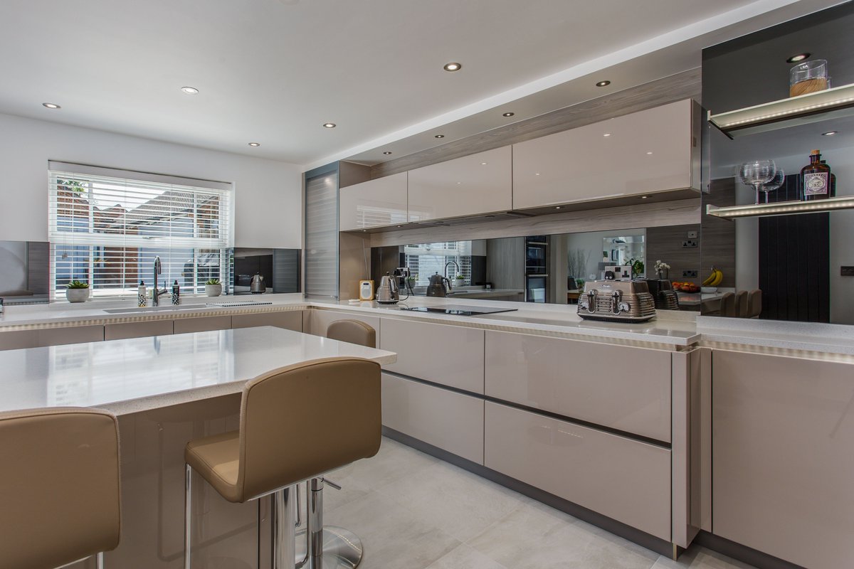 ColliersUK's tweet photo. Before - Design - Transformation - WOW!
#GermanKitchens #Silestone #Neff #KitchenTransformation #ColliersWorthing #Worthing #Sussex #SussexKitchens @NeffAppliances @NEFFHomeUK @Silestone @CosentinoUK https://t.co/RPNHPR94DO